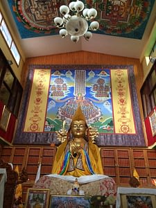 mahayana tibetan buddhism meditation center in india_monastery near dali lama in dharmsala