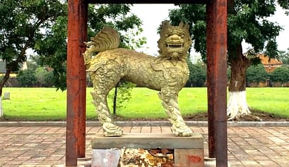 Tour of Nguyen Palace near Danang, History of Central Vietnam's Forbidden City Palace